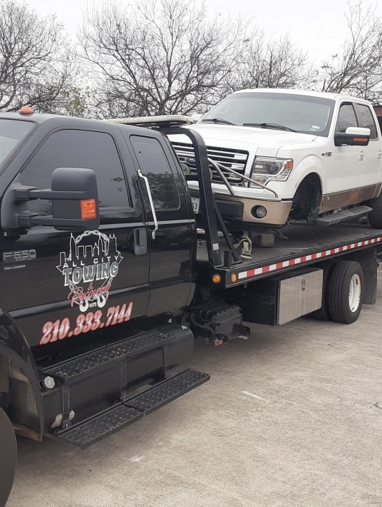 All City Towing & Recovery truck in San Antonio, TX